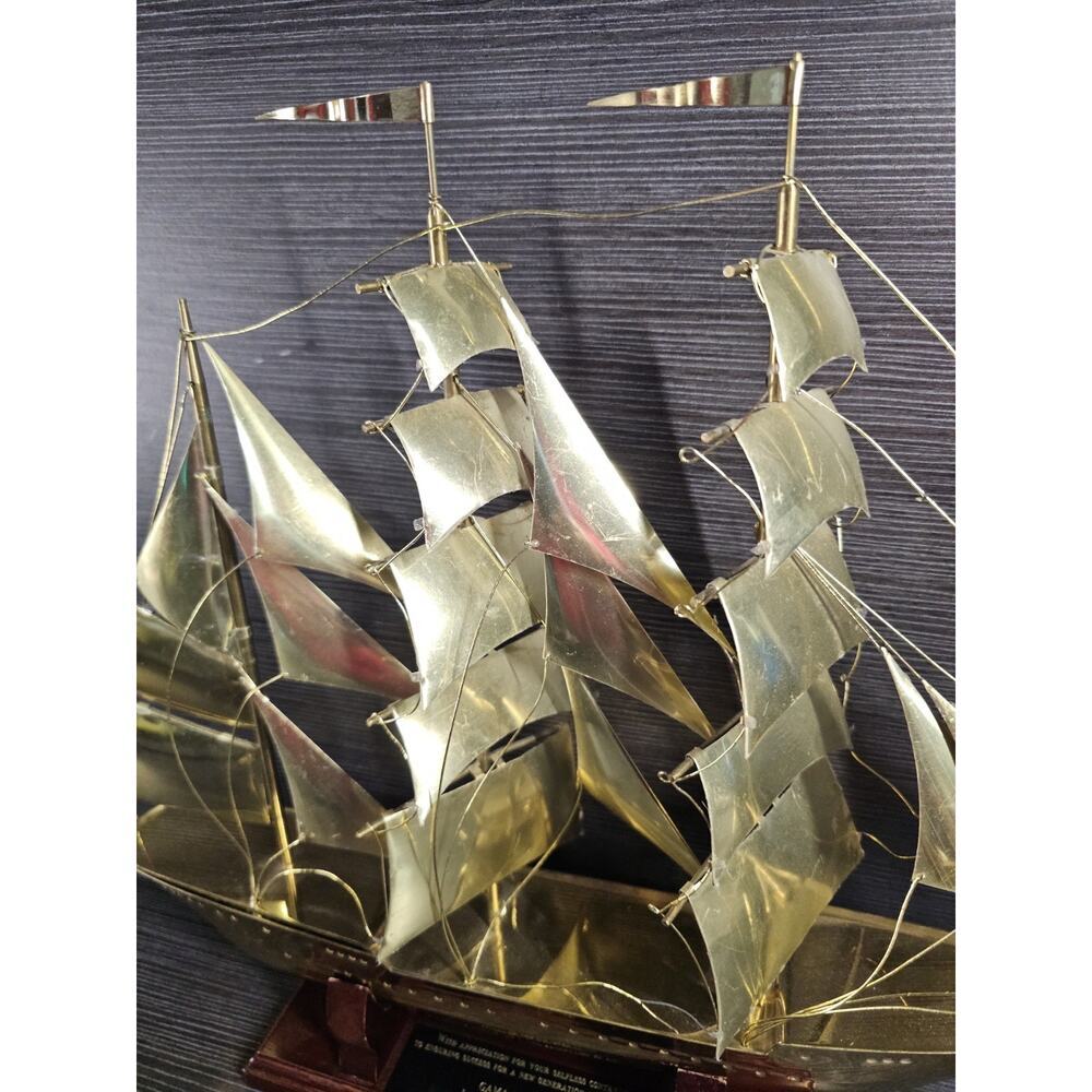 Vintage Brass Sailing Ship Model Display The Sagres Portugal Figure Statue Boat - Picture 3 of 16